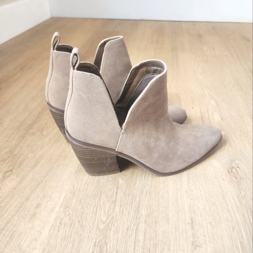 Universal Thread beige ankle boots size 8.5 women's